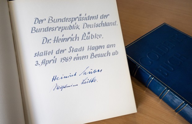 Die Unterschrift von dem ehemaligen Bundespräsidenten Dr. Heinrich Lübke findet sich ebenfalls im Goldenen Buch wieder. ((Foto: Stadt Hagen)