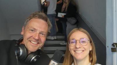 v.l.: Michael Kaub und Charlien Schmitt unterwegs in Sachen Podcast. (Foto: Charlien Schmitt/Stadt Hagen)