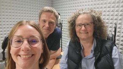 v.l. Charlien Schmitt, Michael Kaub und Regina Pott im Studio. (Foto: Charlien Schmitt/Stadt Hagen)